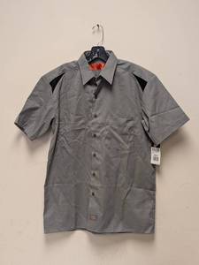 lot 221 image: NEW MEDIUM DICKIES BUTTON UP SHORT SLEEVE GRAY