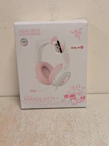 lot 132 image: NEW RAZOR KRAKEN KITTY HEADPHONES HELLO KITTY AND FRIENDS (PINK)