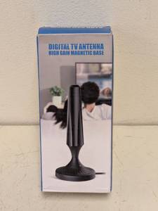lot 195 image: NEW DIGITAL TV ANTENNA HIGH GAIN MAGNETIC BASE
