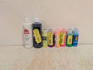 lot 197 image: ASSORTED ARTS & CRAFTS ACRYLIC PAINTS