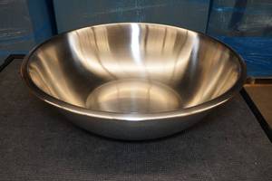 lot 15 image: Winco Heavy Duty 13QT Stainless Steel Mixing Bowl