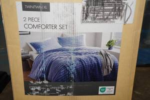 lot 16 image: Plush 2-Piece Comforter Set - TwinTXL