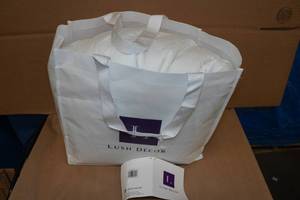 lot 66 image: Coastal Chic 3-Piece  Scalloped Bed Set - FullQueen