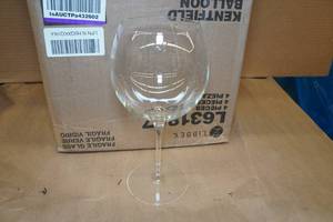 lot 69 image: Set of 4 Libbey Large Wine Glasses