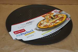 lot 77 image: Goodcook Air Perfect Non-Stick Large Pizza Pan - 15.75