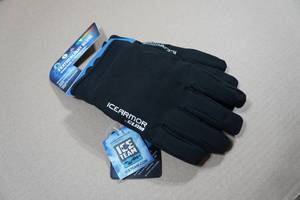lot 125 image: Clam Ice Armor Featherlight Gloves - Small