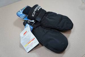 lot 132 image: Clam Ice Armor Delta Glomitts - Small