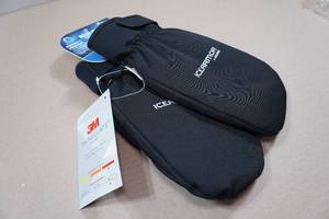 lot 133 image: Clam Ice Armor Delta Mitts - 2XL