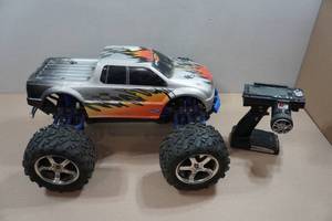 Traxxas E-Maxx RC Truck