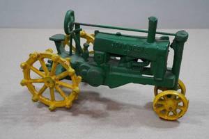 lot 228 image: Cast Iron John Deere OP Tractor