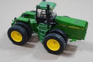 lot 234 image: ERTL John Deere 8960 Die Cast Tractor