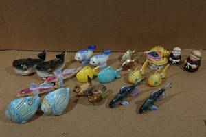 lot 279 image: Assorted Vintage Salt & Pepper Shaker Sets