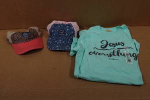 lot 301 image: Womens T-Shirt and Hats - Medium