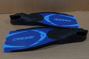 lot 324 image: Cressi Pluma Adult Fins - 4344, 8.59.5