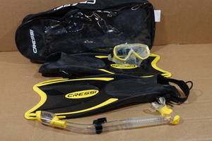 lot 331 image: Cressi Adult Rondine Palau Fin Snorkel Set - Fin Size LXL