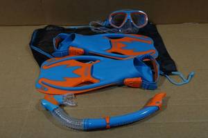 lot 337 image: Cressi Blulove Kids Snorkel Set - Fin Size LXL
