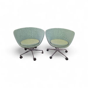 lot 49 image: Keilhauer Juxta Swivel Chair