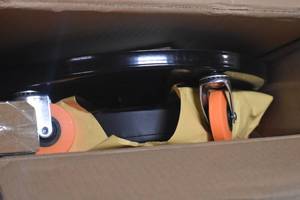 lot 23 image: WEN 73012T 300-Pound Capacity Pneumatic Rolling Mechanic Stool