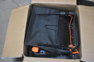 lot 63 image: WEN DT1516 16-Inch 15-Amp 2-in-1 Electric Dethatcher and Scarifier with Collection Bag