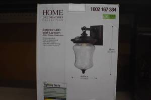 lot 72 image: Exterior LEd Light