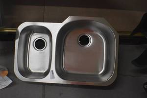 lot 87 image: Kitchen Sink