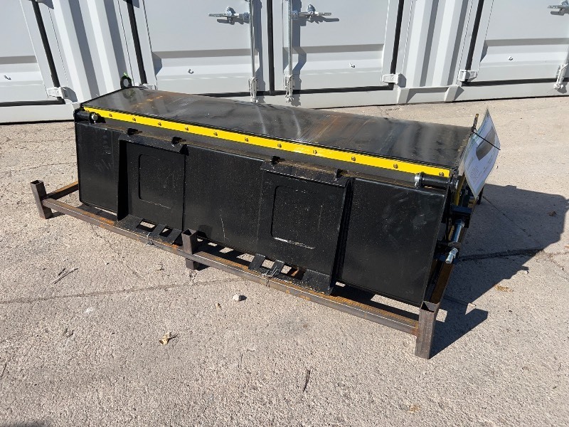 lot 4215 image: FUTURE Skid Steer Boxbroom Sweeper (FT-BS72B)