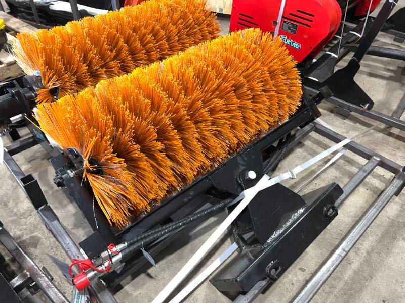 lot 5270 image: FUTURE Mini Skid Steer Sweeper (FT-QSJ)