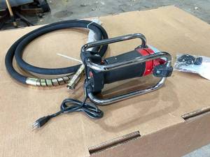 lot 7320 image: FUTURE Concrete Vibrator (FT-ZDQ160)