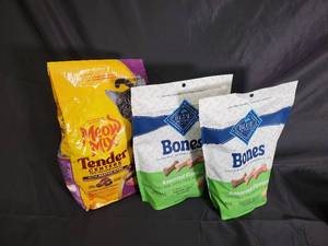 lot 84 image: Blue Buffalo Bones Dog Biscuits & Meow Mix Tender Centers Cat Treats