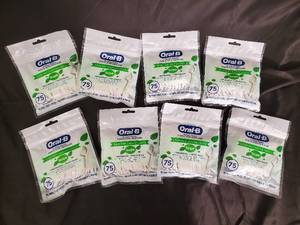 lot 186 image: Oral-B Scope Floss Picks 75 Count (Lot of 8)