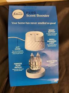 lot 213 image: Febreze Plug Scent Booster Starter Kit - Diffuser & 2 Refills