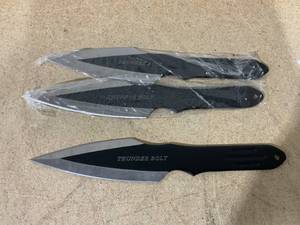 lot 45 image: Aeroblades Thunder Bolt Throwing Knives - Set of 3
