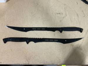 lot 46 image: Hero Edge Stainless Ninja Knife K-1020-16-BK 2 Pack