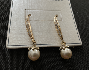 lot 155 image: Marchesa Pav & Imitation Pearl Drop Earrings