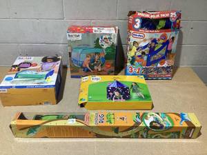 lot 161 image: LOT OF 5 Assorted Children Toys
