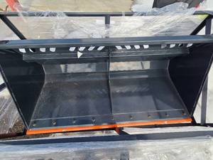 lot 6 image: TMG 84 Snow Bucket - Brand New