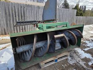 lot 8 image: Lucke Mfg 3 Pt Snowblower