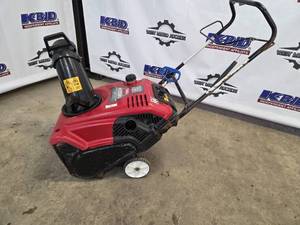 lot 14 image: Toro Power Clear 721 Snowblower R-C