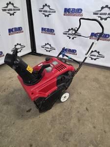 lot 16 image: USED Toro 721 R-C Snowblower