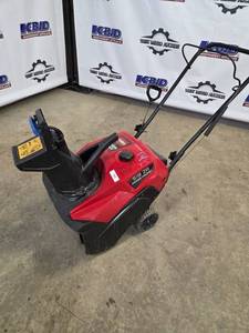 lot 18 image: Toro 518ZR Snow Blower