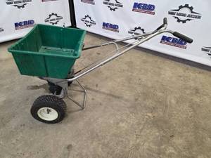 lot 20 image: Lesco Push Spreader
