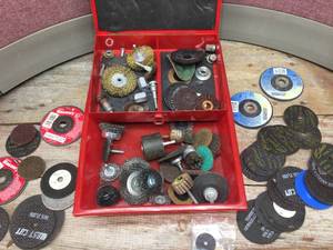 lot 314 image: Group Wire Wheels - Cutoff Wheels - MAC Box