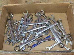 lot 335 image: Variety Metric Combination Wrenches