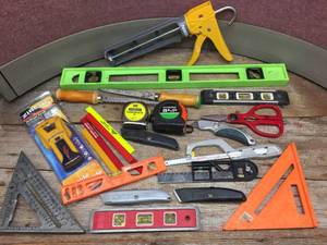 lot 339 image: Group Carpenter Tools - Levels - Knives - Tape Measure - Other