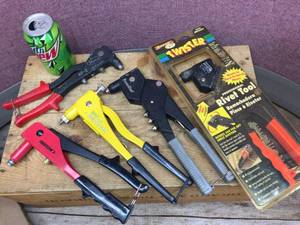 lot 359 image: (5) Rivet Tools