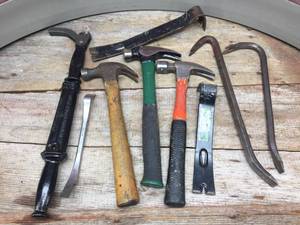 lot 368 image: Hammers - Pry Bars - Nail Puller