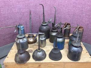 lot 378 image: Group Vintage  Usable Oil Cans - Eagle - KP - DeLabal - Others