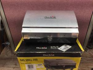 lot 384 image: CHAR-BROIL - Gas Grill 200 - Like New