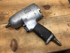 lot 111 image: MAC TOOLS AW376 - 38 Dr Air Wrench