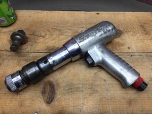 lot 113 image: SNAP ON PH3050 Heavy Duty Air Hammer with PH200D Quick Chuck
